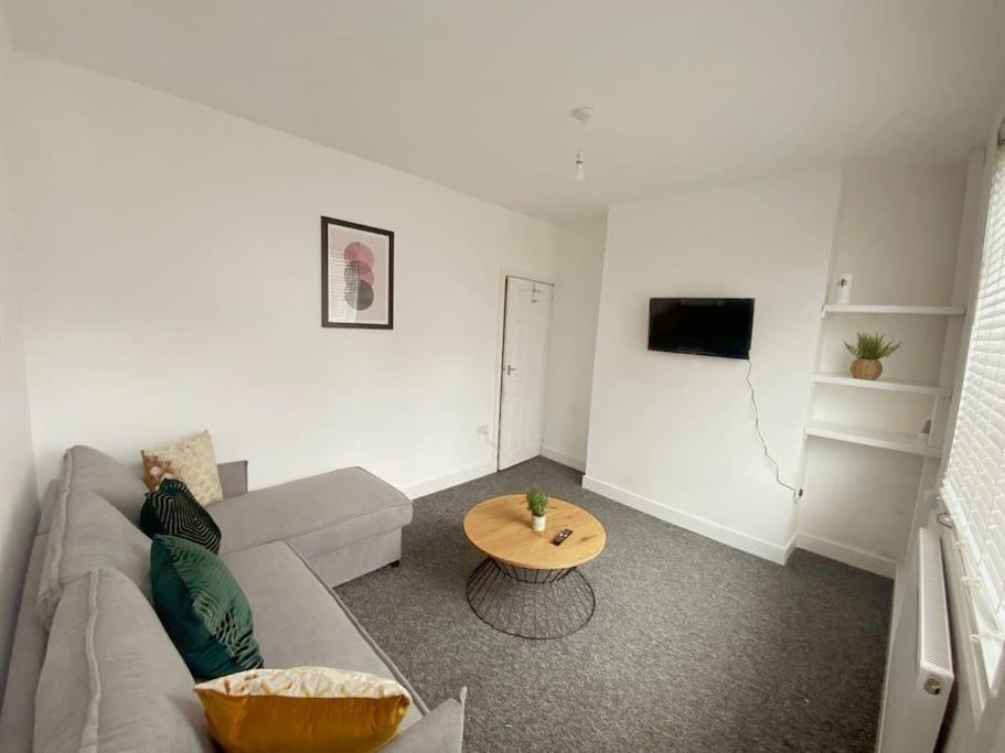 3-Bed Home From Home, Sleeps 6, Great For Contractors, Close To Gulliver'S Valley Theme Park, Free Parking, Hot Tub, Couple Retreat Sheffield Kültér fotó