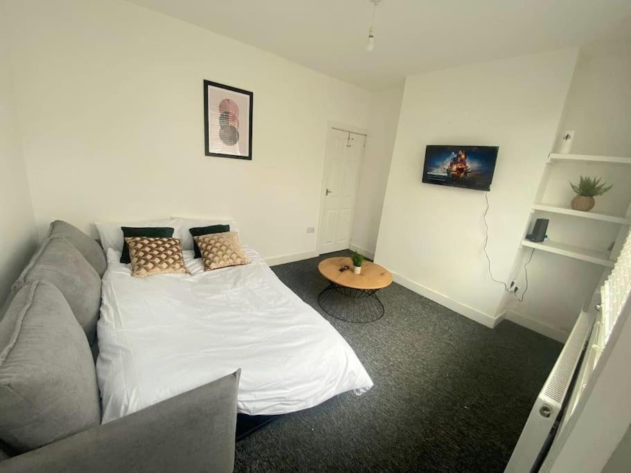 3-Bed Home From Home, Sleeps 6, Great For Contractors, Close To Gulliver'S Valley Theme Park, Free Parking, Hot Tub, Couple Retreat Sheffield Kültér fotó