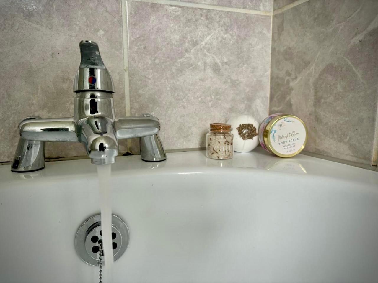 3-Bed Home From Home, Sleeps 6, Great For Contractors, Close To Gulliver'S Valley Theme Park, Free Parking, Hot Tub, Couple Retreat Sheffield Kültér fotó