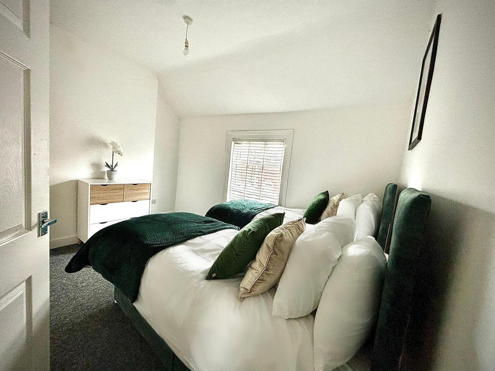 3-Bed Home From Home, Sleeps 6, Great For Contractors, Close To Gulliver'S Valley Theme Park, Free Parking, Hot Tub, Couple Retreat Sheffield Kültér fotó